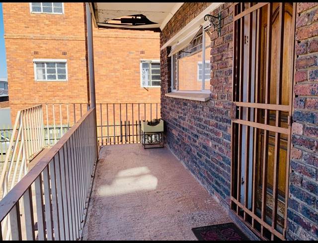 2 BEDROOM FLAT FOR SALE IN VEREENIGING CENTRAL